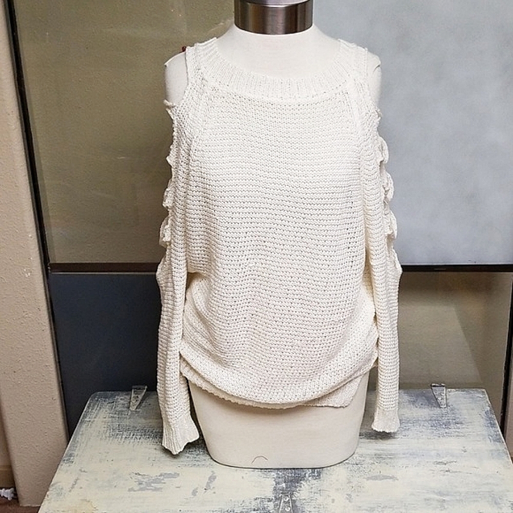 ANAMA cold shoulder/arm top